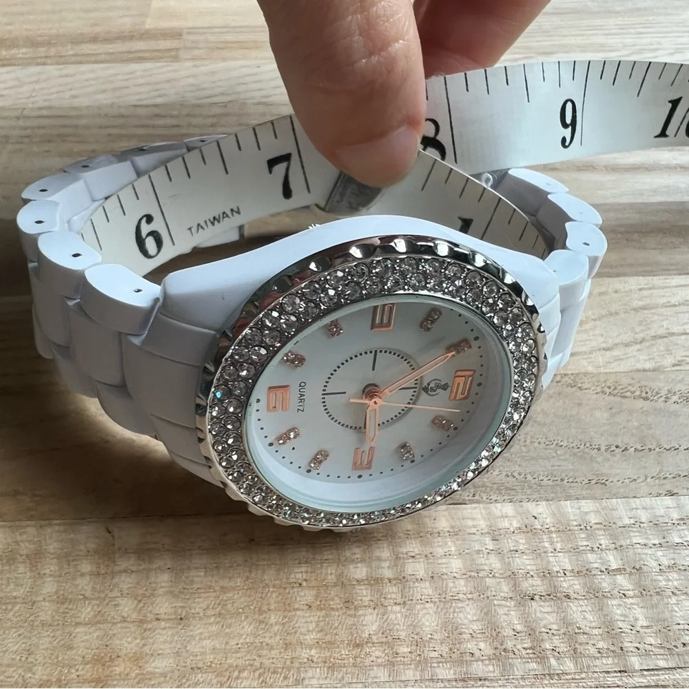 Premier Designs ladies white hot rhinestone fashion watch NEW BATTERY